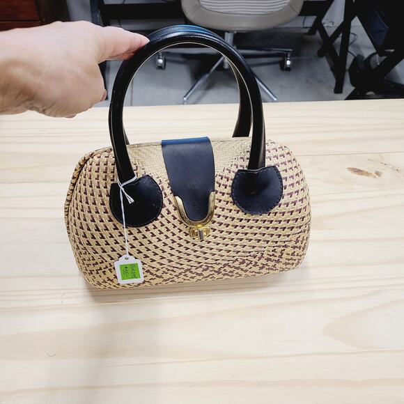 Unbranded Handbags - Vintage 1980's Hard Shell Woven Straw Clutch w/ Vegan Leather Handles, PRE-OWNED